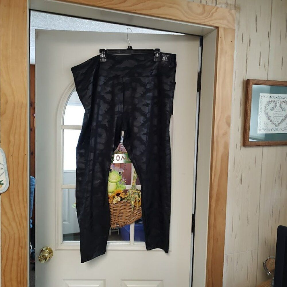 New Vera Wang Black Camo High Rise Faux Leather Shaping Legging Women's 2X